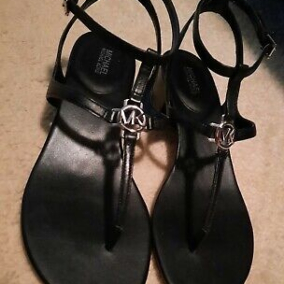 Michael Kors Black leather Lita thong strap sandal New Size 7M - Picture 3 of 8